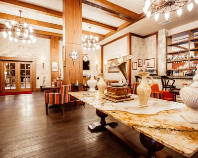 Luxury Cafe & Restaurant Retreats